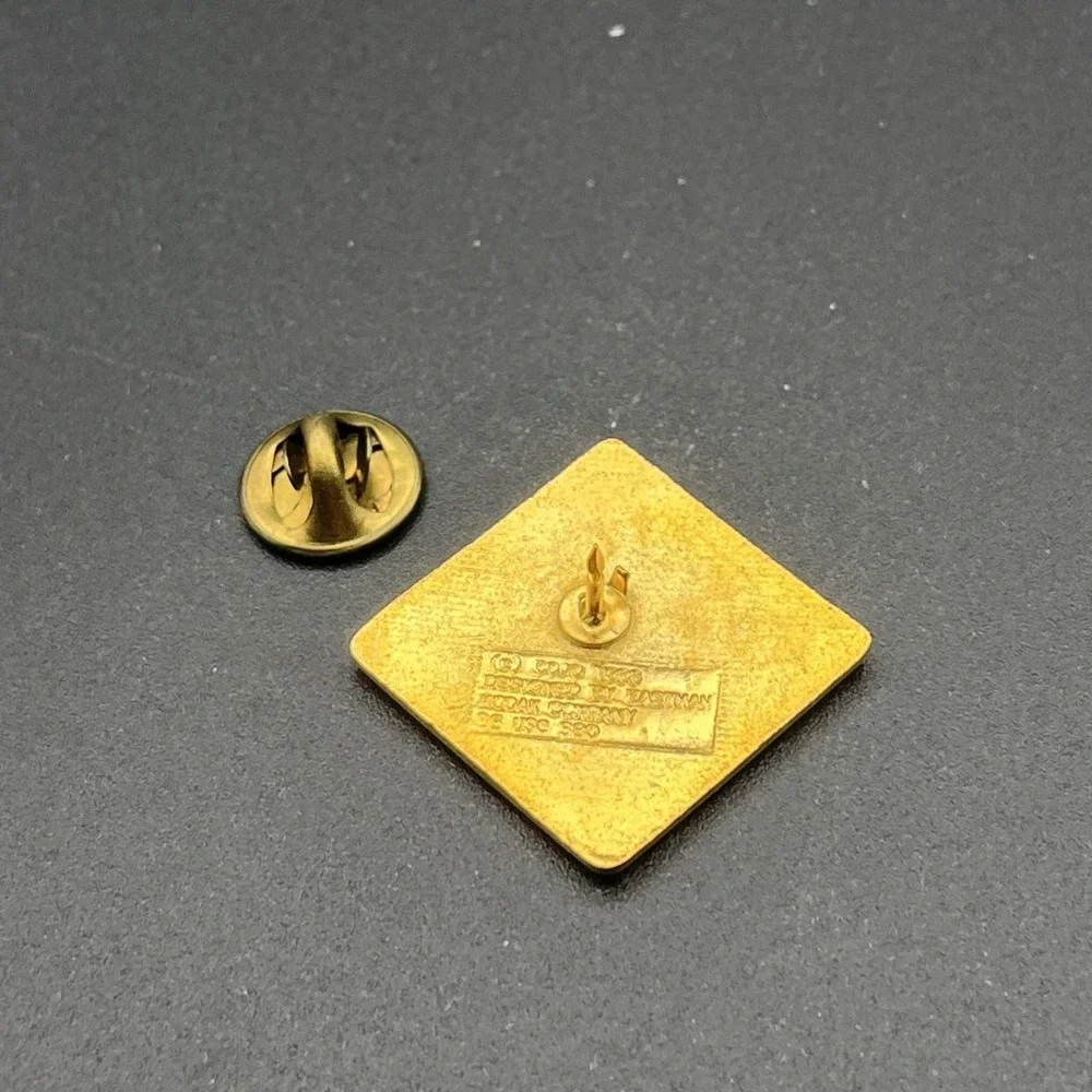 1992 Albertville‎ Winter Olympics Kodak Sponsor Lapel Hat Pin